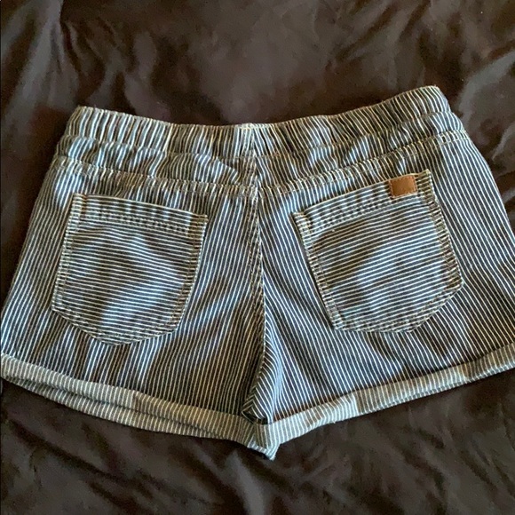Roxy Shorts - Picture 2 of 4